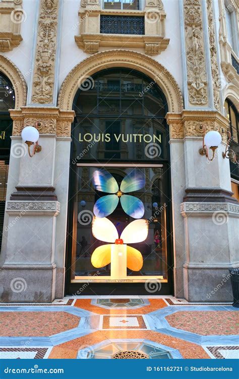 louis vuitton orari milano|louis vuitton milan italy locations.